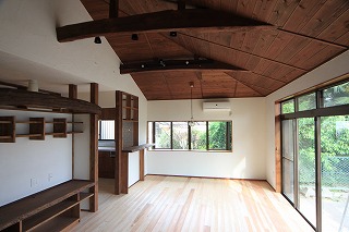 天然素材の浸透性塗料で塗ります
